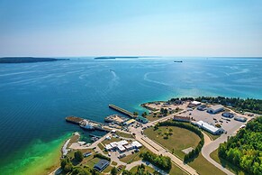 Cozy Apt < 1 Mi Near Lake Huron & Mackinac Island!