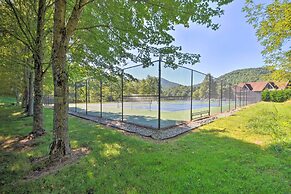 Chalet w/ Mtn Views & Golf Course Access!