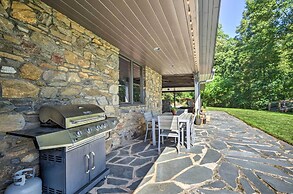 Luxury Lodge on 45 Acres: Patio, Deck & Views!