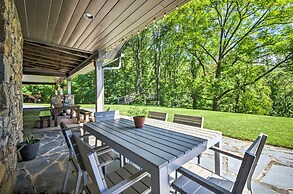 Luxury Lodge on 45 Acres: Patio, Deck & Views!
