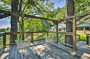 Luxury Lodge on 45 Acres: Patio, Deck & Views!