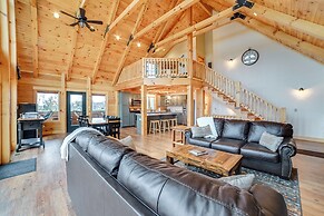 Large Deck & Shared Dock: Cabin on Kentucky Lake!