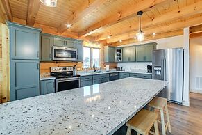 Large Deck & Shared Dock: Cabin on Kentucky Lake!