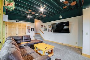 Large Deck & Shared Dock: Cabin on Kentucky Lake!