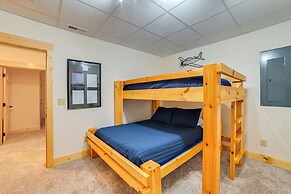 Large Deck & Shared Dock: Cabin on Kentucky Lake!