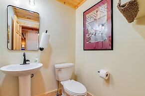 Large Deck & Shared Dock: Cabin on Kentucky Lake!