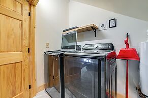 Large Deck & Shared Dock: Cabin on Kentucky Lake!