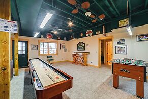 Large Deck & Shared Dock: Cabin on Kentucky Lake!