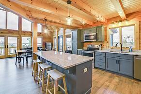 Large Deck & Shared Dock: Cabin on Kentucky Lake!