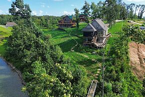 Large Deck & Shared Dock: Cabin on Kentucky Lake!