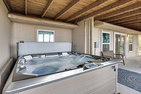 Views, Hot Tub & Golf Access: Hot Springs Home!