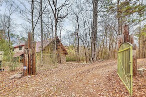 Fish, Boat & Hike: Pet-friendly Cabin in Arkansas