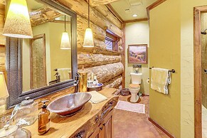 Fish, Boat & Hike: Pet-friendly Cabin in Arkansas