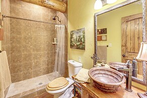 Fish, Boat & Hike: Pet-friendly Cabin in Arkansas