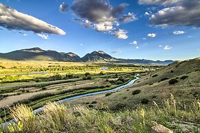 Montana's Emigrant Peaks Getaway: Apt w/ Mtn Views