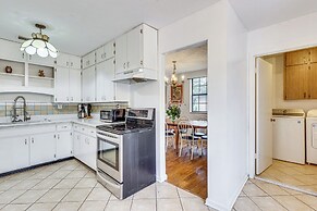 Steps to Beach: Carrabelle Family Home w/ Patio!