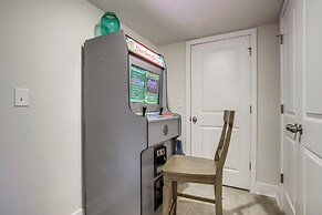 4 Mi to Ocean City Beach: Large Family Townhome