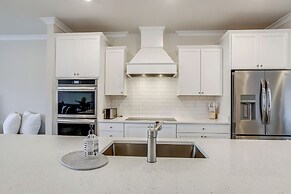 4 Mi to Ocean City Beach: Large Family Townhome