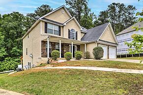 Suburban Atlanta Vacation Home - 20 Mi to Downtown