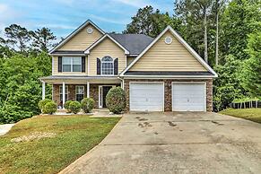 Suburban Atlanta Vacation Home - 20 Mi to Downtown