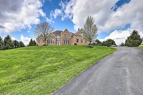 Dayton House w/ Private Hot Tub, Patio, Grill
