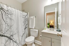 Near Shopping & Dining: Pet-friendly Dallas Apt!