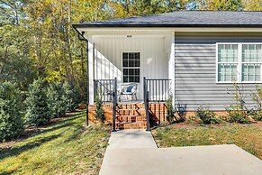 Near Shopping & Dining: Pet-friendly Dallas Apt!