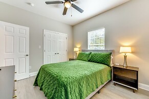 Near Shopping & Dining: Pet-friendly Dallas Apt!