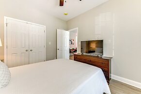 Near Shopping & Dining: Pet-friendly Dallas Apt!