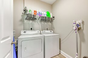 Near Shopping & Dining: Pet-friendly Dallas Apt!