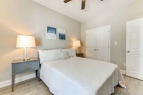 Near Shopping & Dining: Pet-friendly Dallas Apt!