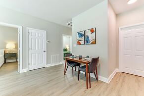 Near Shopping & Dining: Pet-friendly Dallas Apt!