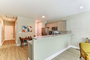 Near Shopping & Dining: Pet-friendly Dallas Apt!