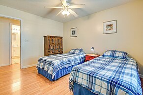 12 Mi to Myrtle Beach: Peaceful Abode in Conway!