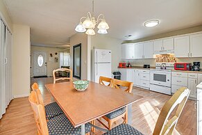 12 Mi to Myrtle Beach: Peaceful Abode in Conway!