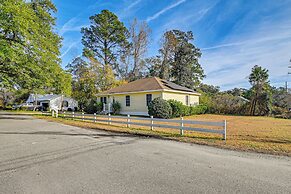 12 Mi to Myrtle Beach: Peaceful Abode in Conway!