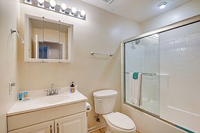 12 Mi to Myrtle Beach: Peaceful Abode in Conway!