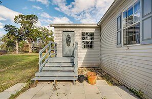 Charming Farmhouse in Morriston w/ Fenced Yard