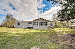 Charming Farmhouse in Morriston w/ Fenced Yard