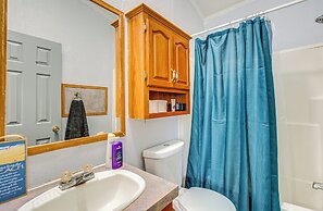 Charming Farmhouse in Morriston w/ Fenced Yard