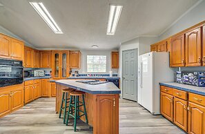 Charming Farmhouse in Morriston w/ Fenced Yard