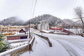 13 Mi to Skiing: Downtown Wallace Home w/ Deck
