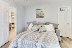Dock & Fire Pit: Riverfront Runaway Bay Retreat