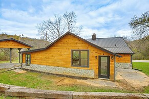 Walk to Cordell Hull Lake: Chestnut Mound Cottage