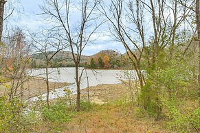 Walk to Cordell Hull Lake: Chestnut Mound Cottage