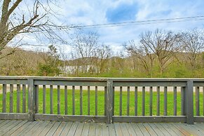 Walk to Cordell Hull Lake: Chestnut Mound Cottage