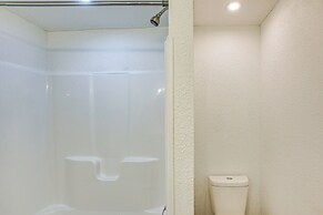 Walk to Cordell Hull Lake: Chestnut Mound Cottage