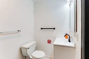 8 Mi to Nyc: Centrally Located Jersey City Apt!