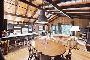 Charming Alpine Retreat Near Attitash Ski Mountain 3 Bedroom Chalet
