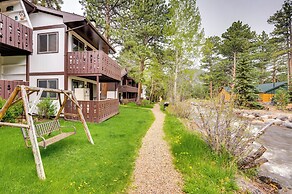 Estes Park Condo Rental: Balcony w/ River Views!